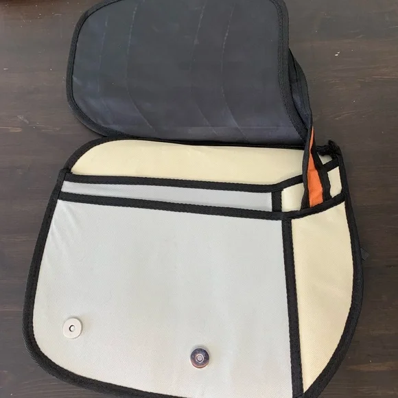 2D cartoon crossbody bag - Picture 4 of 9